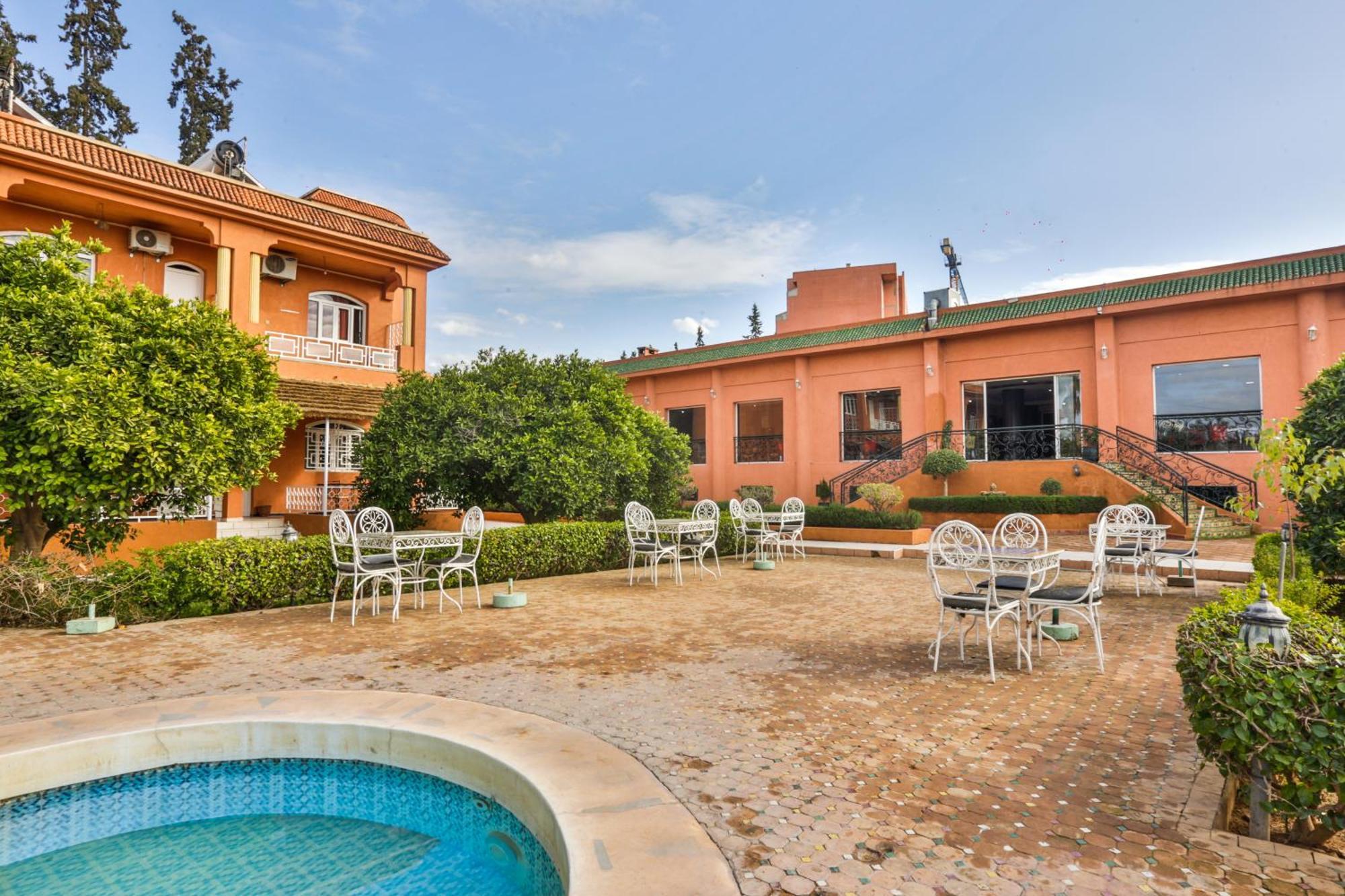 Complexe El Bassatine Hotel Beni Mellal Exterior photo