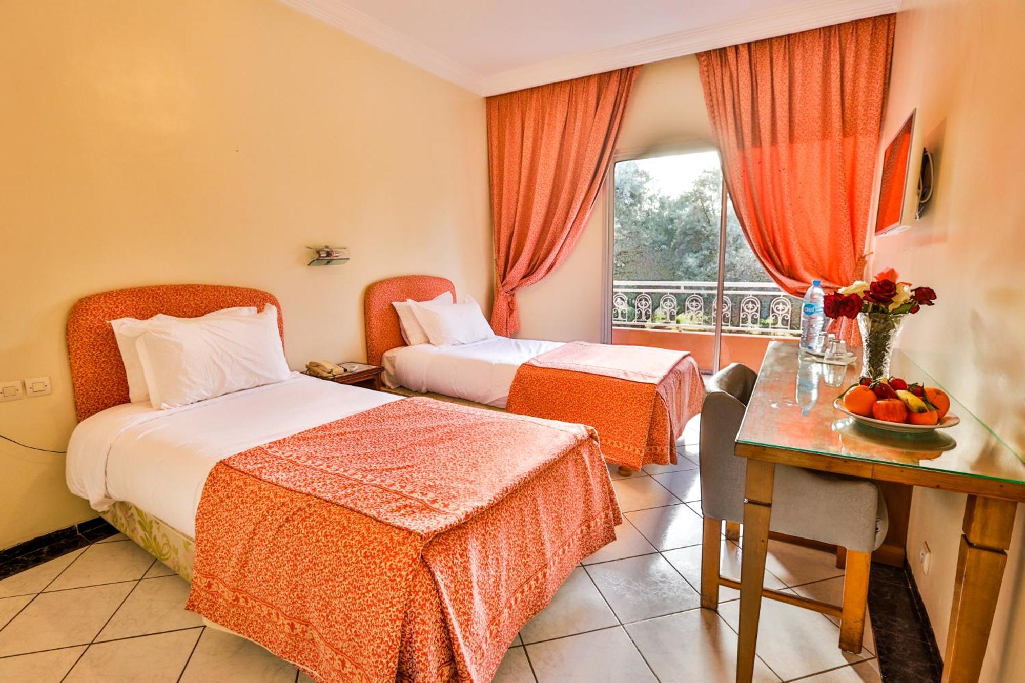 Complexe El Bassatine Hotel Beni Mellal Exterior photo